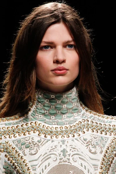 Look 27
